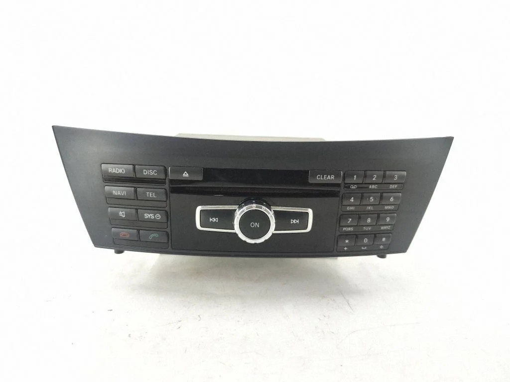 Radio/CD/DVD/GPS head unit – Mercedes-Benz C-Class AMG W204 (2007-2014)