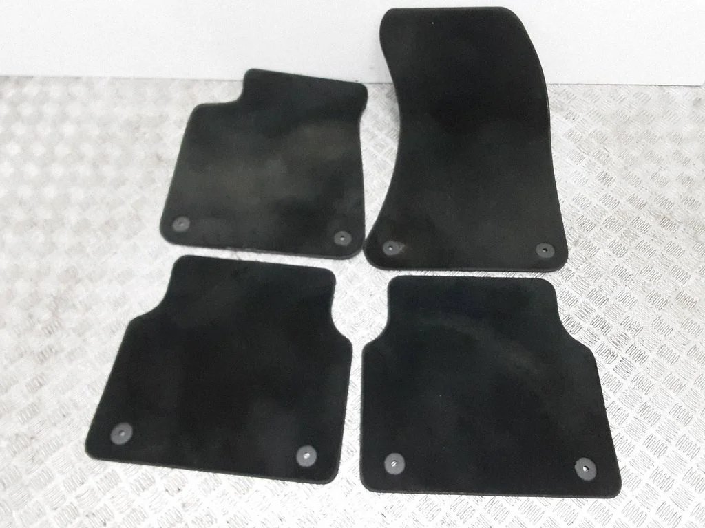Car floor mat set – Audi A8 S8 D4 4H (2010-2016)
