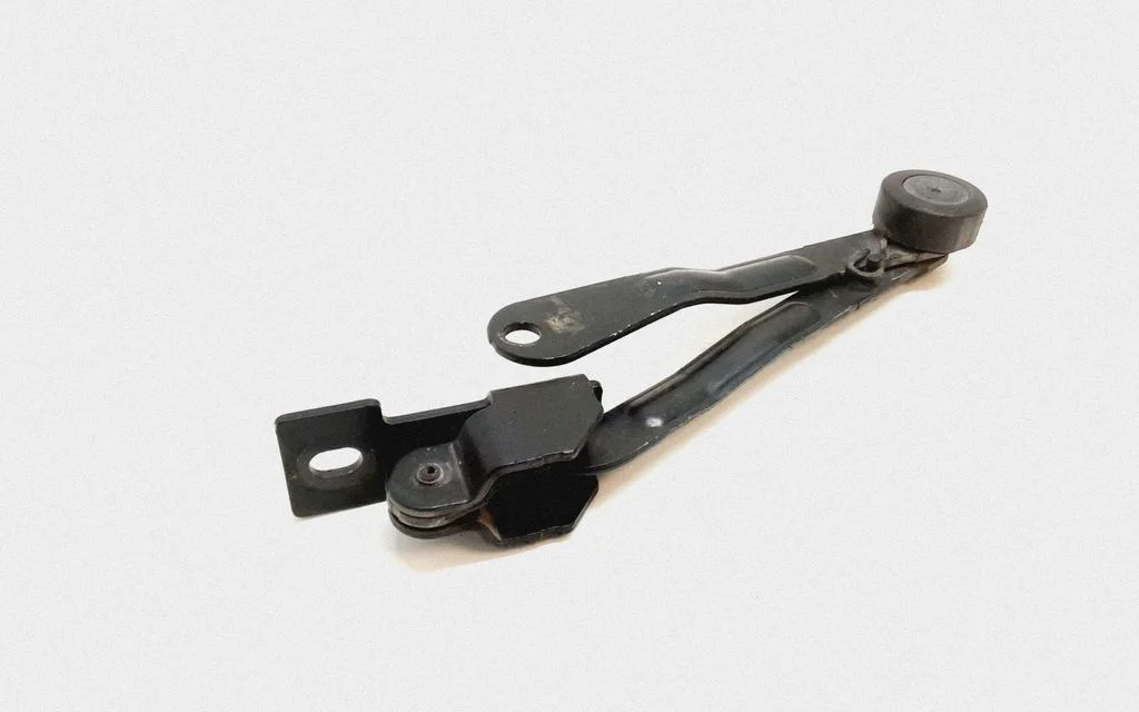 Tailgate check strap stopper – Volvo XC90 (2007-2014)