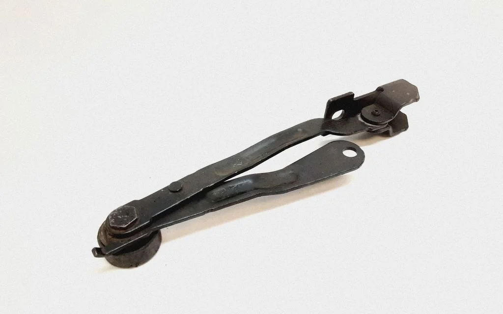 Tailgate check strap stopper – Volvo XC90 (2007-2014)