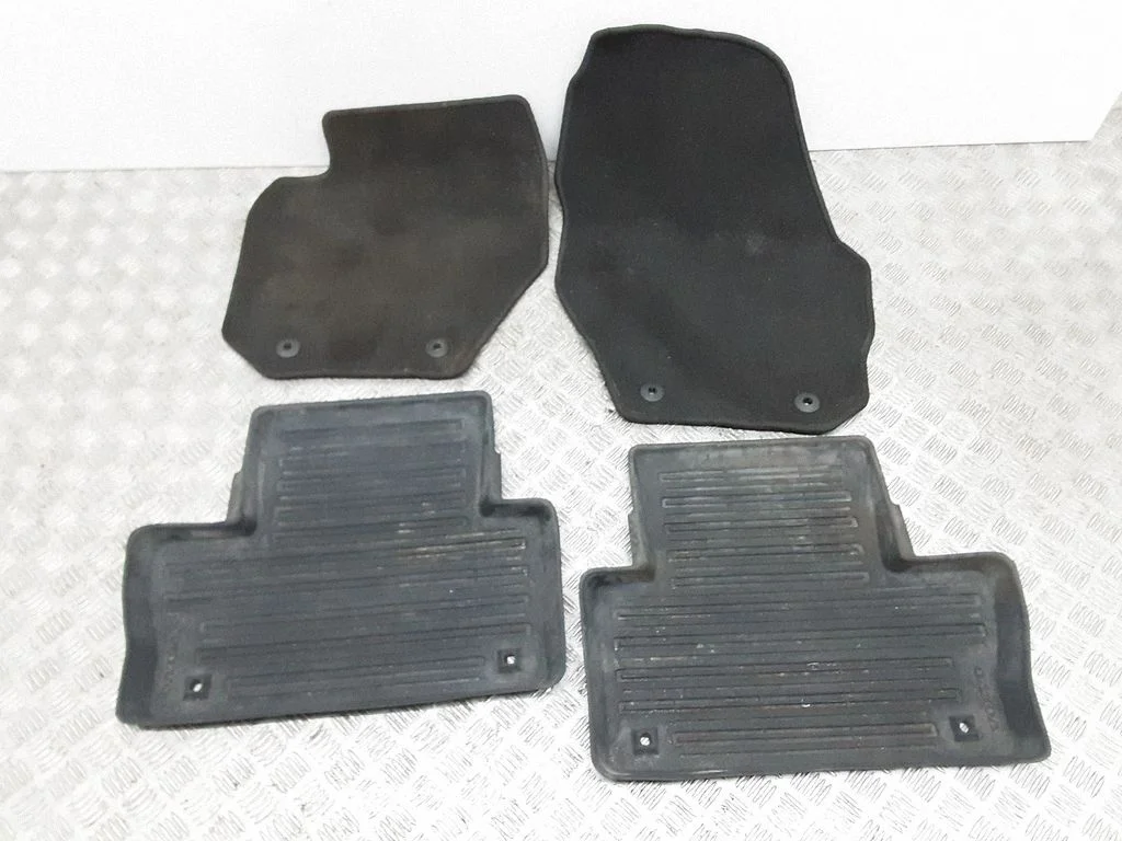 Car floor mat set – Volvo XC60 (2009-2013)