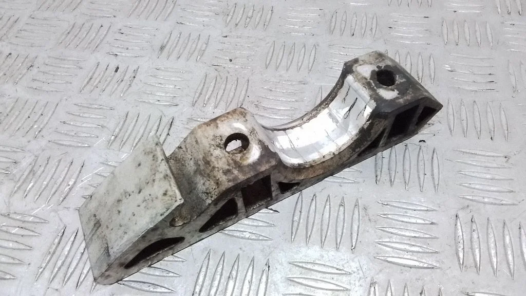 Sway bar bush bracket, front – Audi Q7 4L (2005-2015)