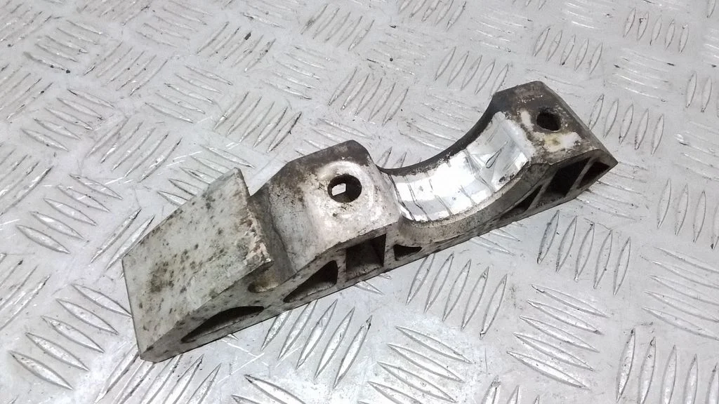 Sway bar bush bracket, front – Audi Q7 4L (2005-2015)