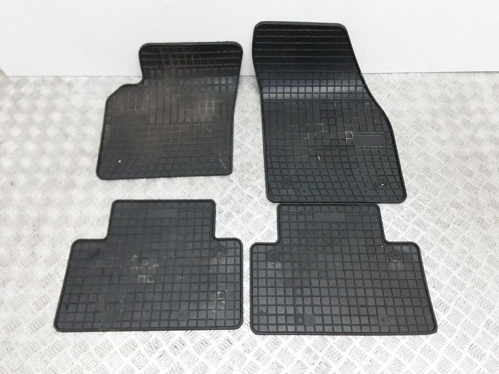 Car floor mat set – Volvo V50 (2004-2007)