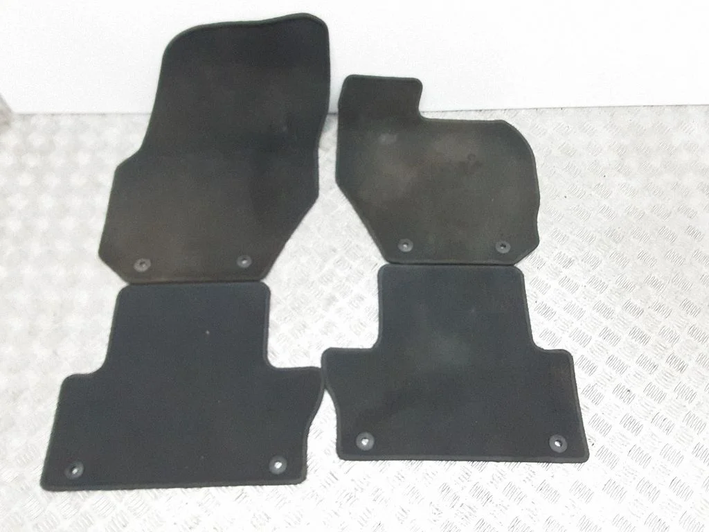 Car floor mat set – Volvo XC60 (2009-2013)