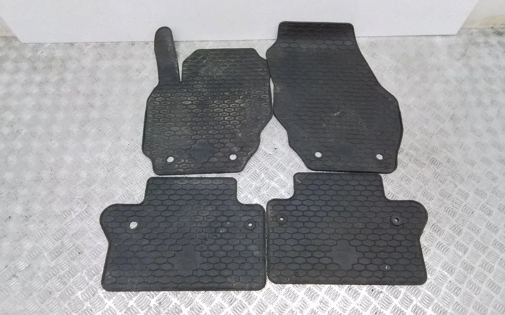 Car floor mat set – Volvo V70 (2005-2008)