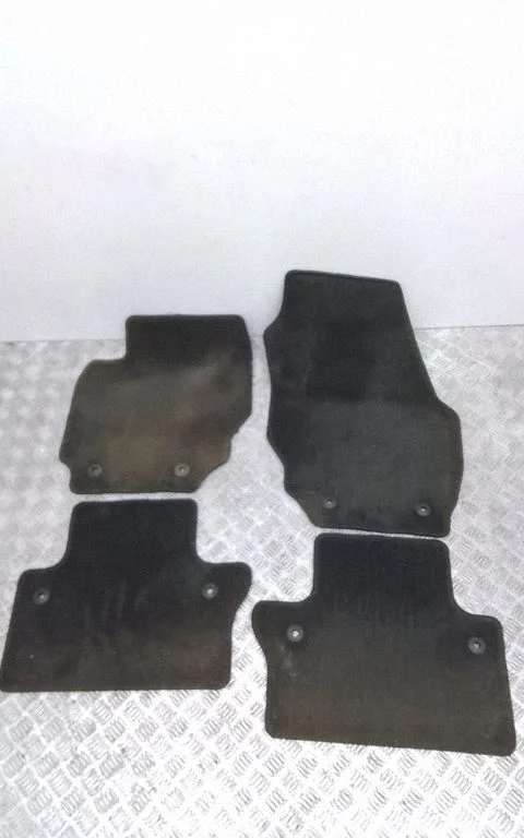 Car floor mat set – Volvo V70 (2008-2013)
