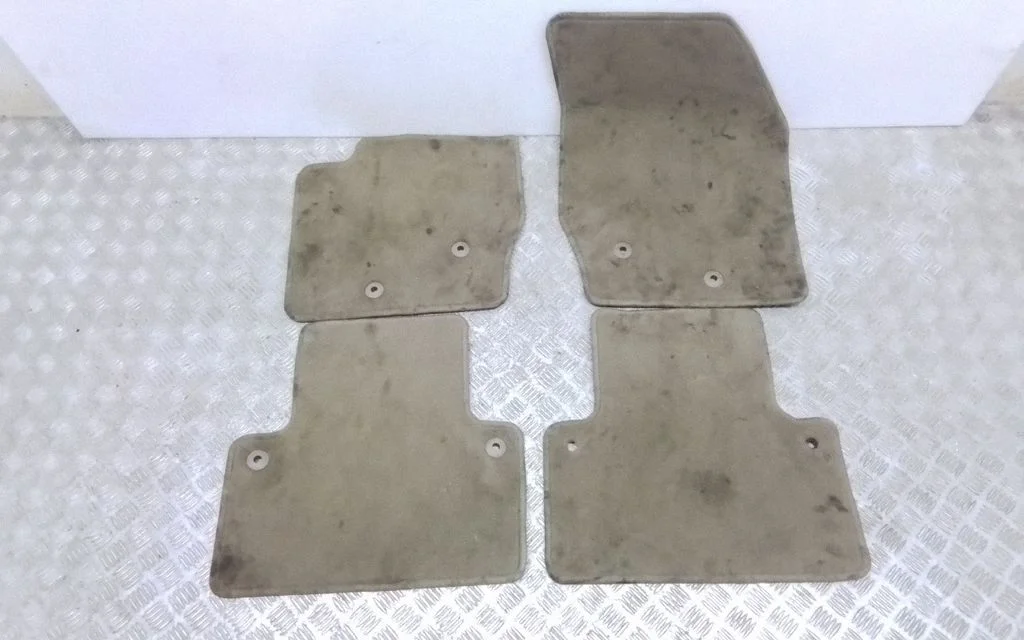 Car floor mat set – Volvo XC90 (2007-2014)