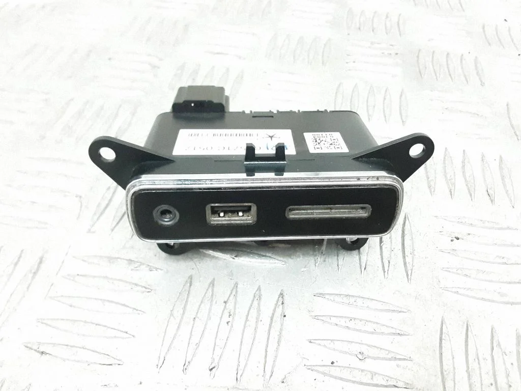 USB socket connector – Dodge Durango III (2010-)
