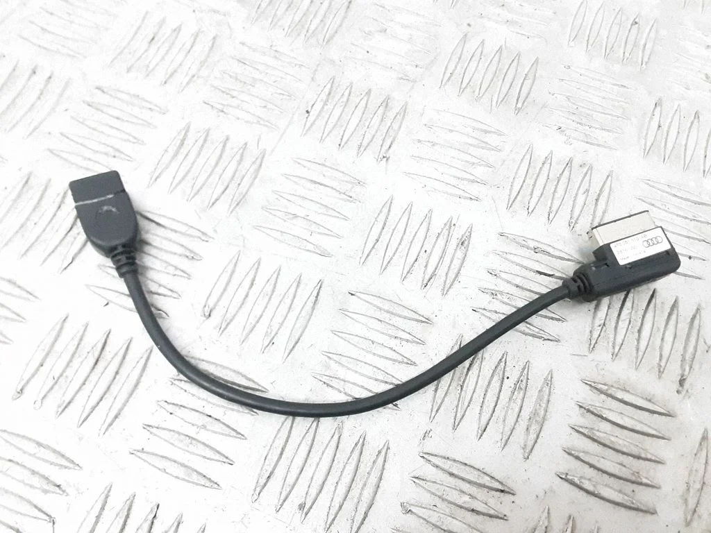 USB socket connector – Audi RS Q3 (2013-2018)