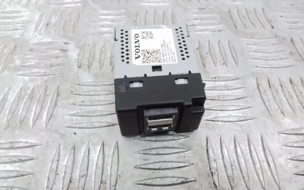 USB socket connector – Volvo S90, V90 (2016-)