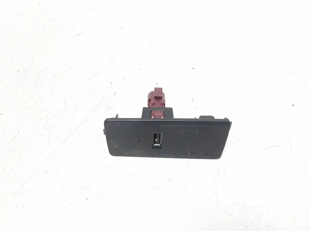 USB socket connector – Volvo XC90 (2014-)