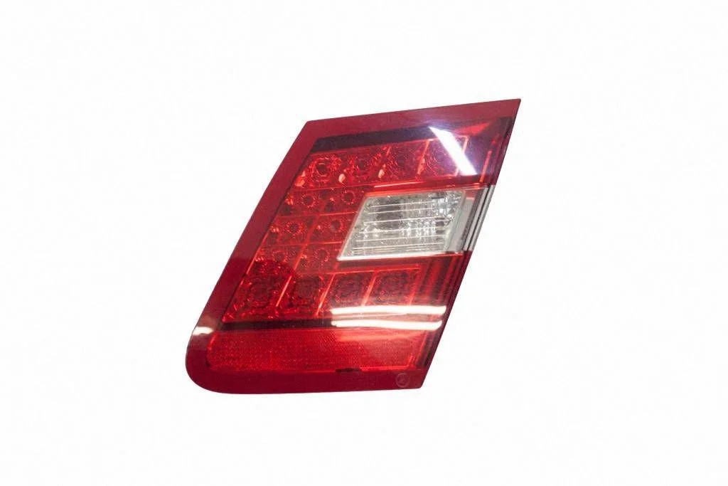 Lampa tylna w klapie A2128200864