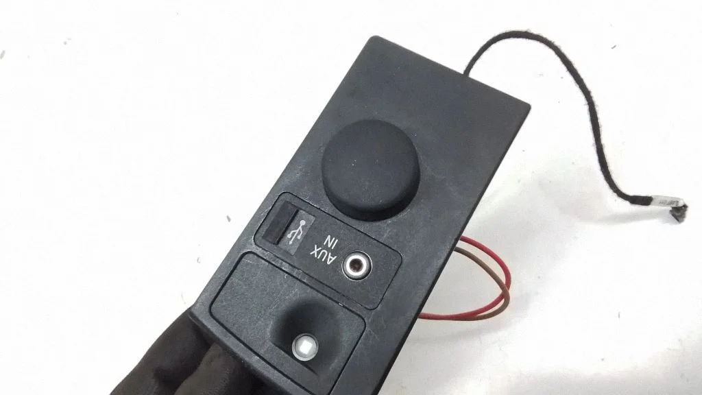 AUX-pesa – BMW 7-seeria F01 F02 F03 F04 (2008-2016)
