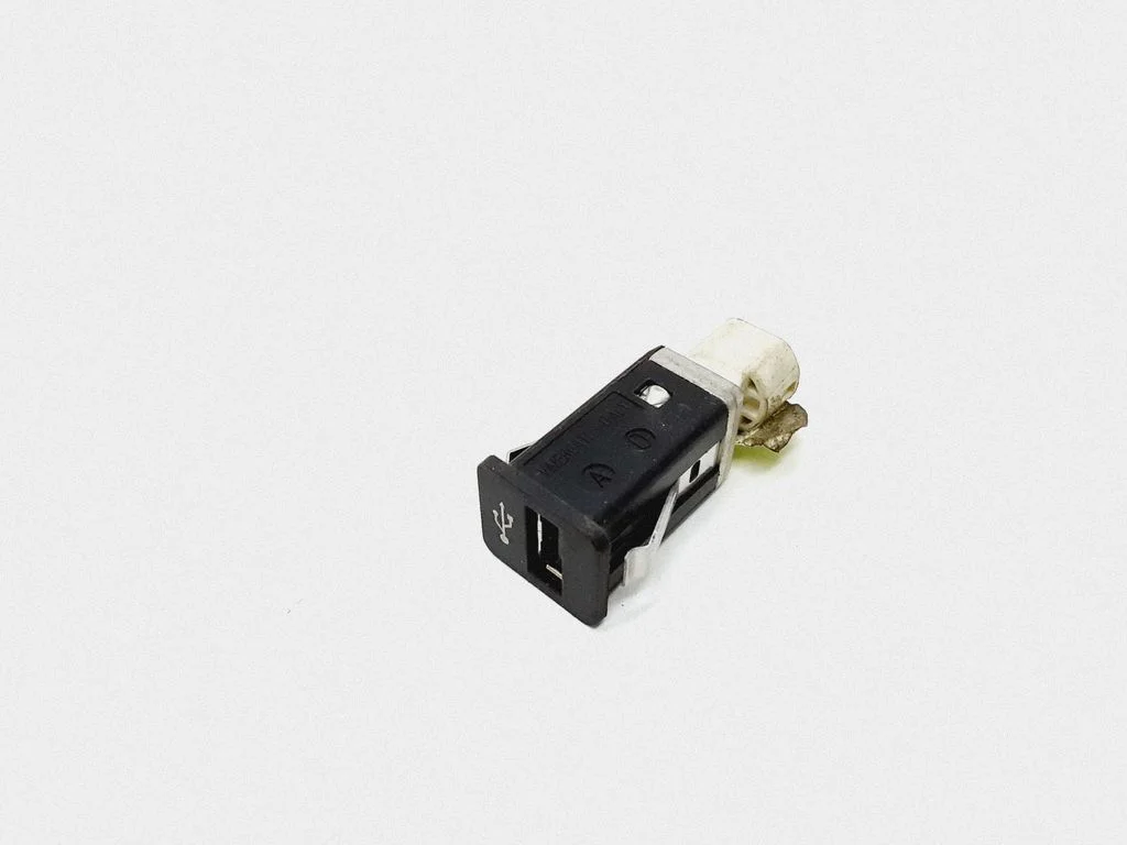 USB socket connector – BMW 5 Series E60 E61 (2004-2010)