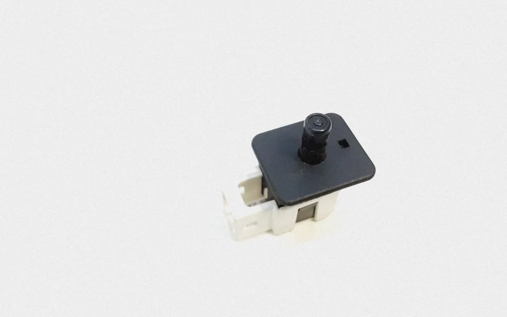 Rear door sensor – Mercedes-Benz CLS-Class C219 (2003-2011)