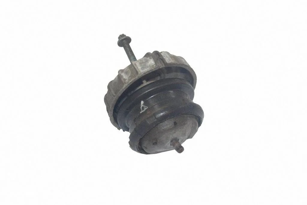 Engine mount bracket A6392410413