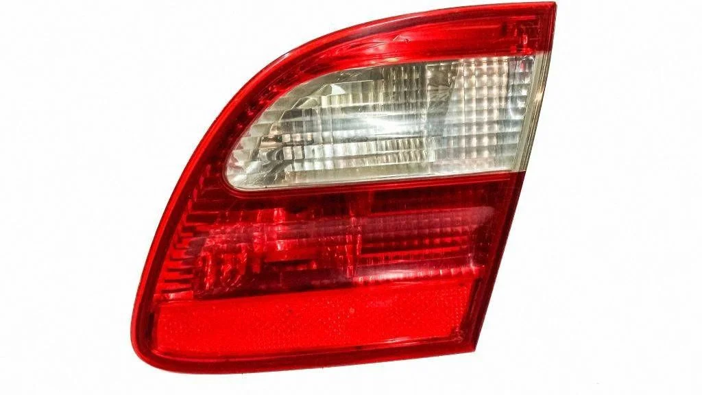 Lampa tylna w klapie A2118200777