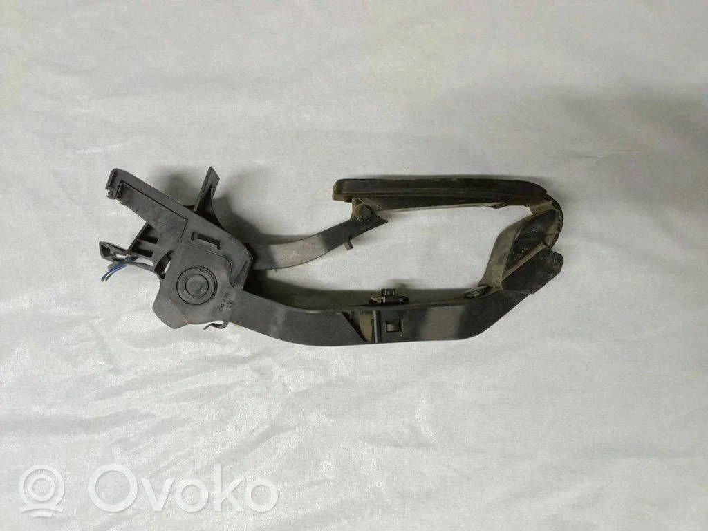 Accelerator throttle pedal A2113000604