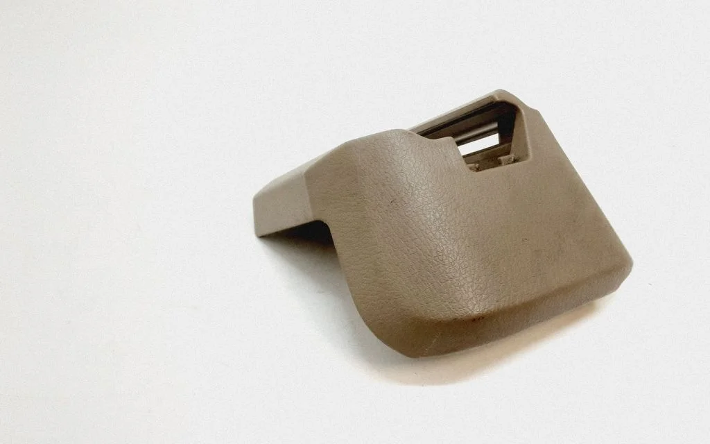 Rear seat rail trim cover – Volvo XC90 (2007-2014)