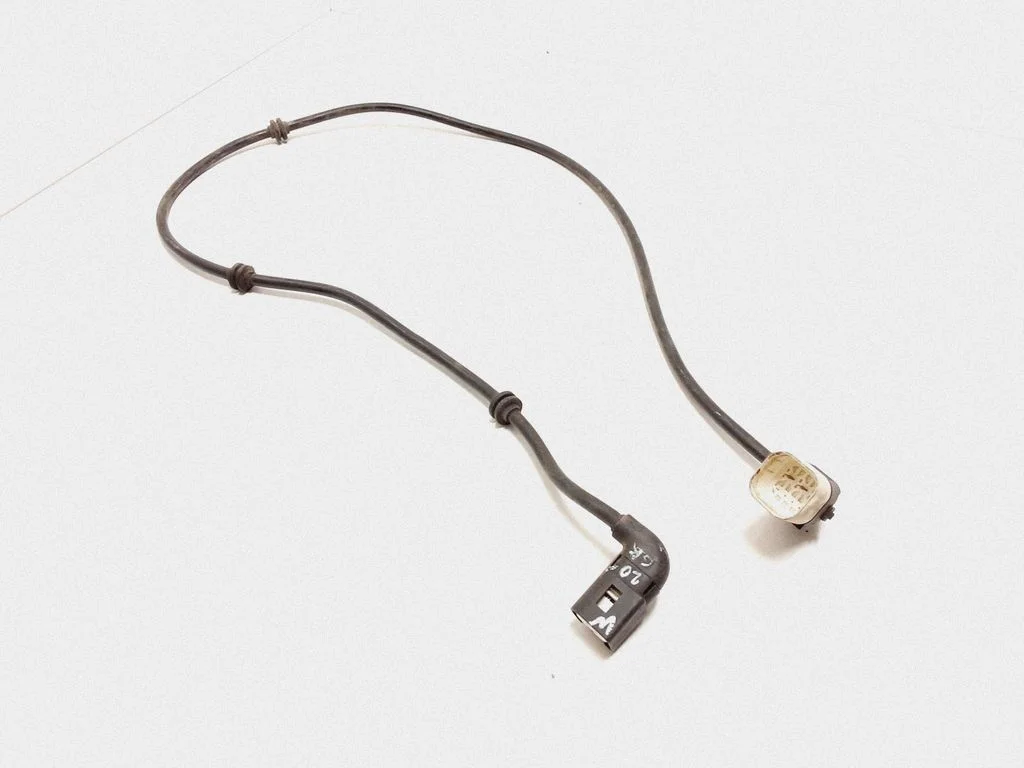 Rear ABS sensor wiring – Mercedes-Benz C-Class W205 (2014-2021)