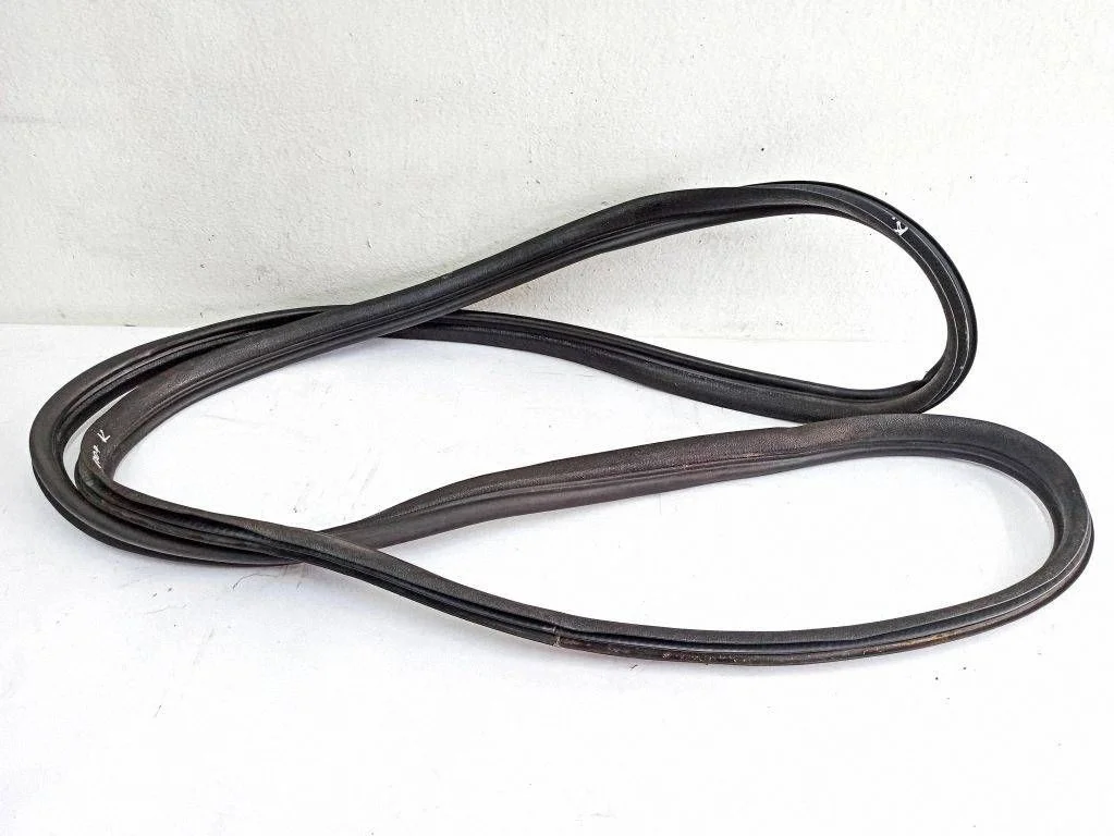 Sliding door rubber seal