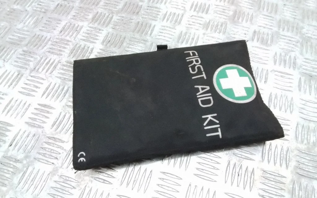 First aid kit – Volvo S40 (2008-2012)