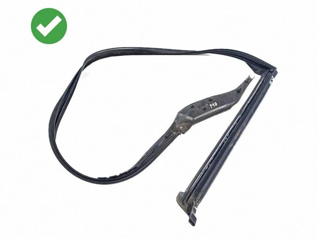 Rubber seal rear door 7182304