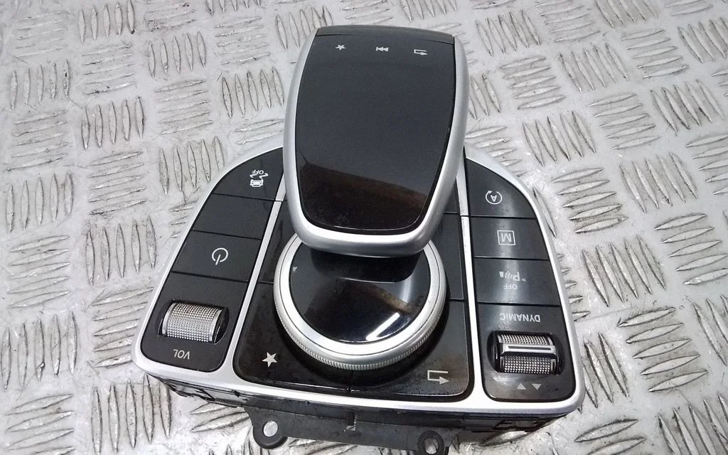 Multimeedia juhtplokk – Mercedes-Benz C-klass W205 (2014-2021)