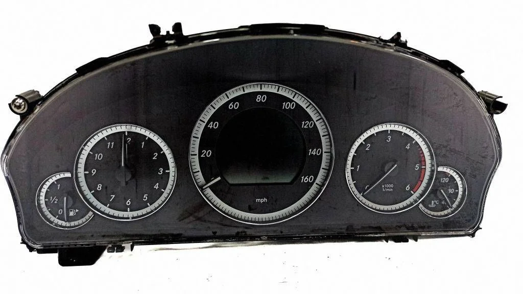 Speedometer (instrument cluster) – Mercedes-Benz E-Class W212 (2009-2016)