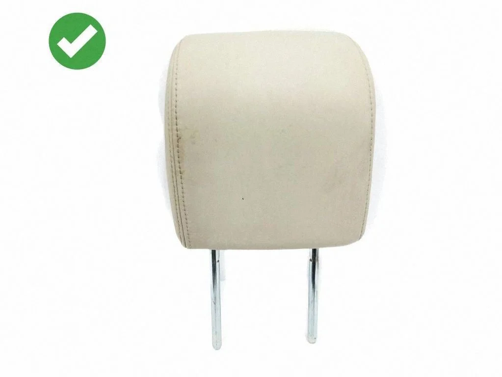 Rear seat headrest