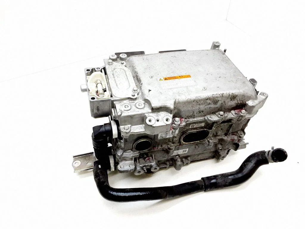 Voltage converter inverter – Toyota RAV 4 (XA40) (2012-2018)