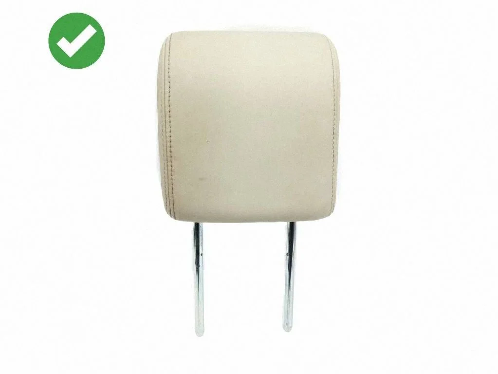 Rear seat headrest