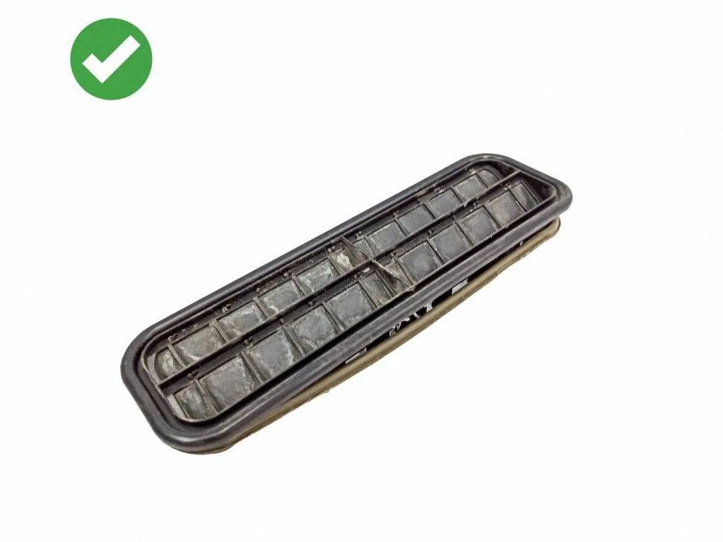 Quarter panel pressure vent A2118300042