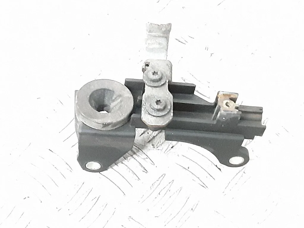 Air filter cleaner box bracket assembly – Volvo C30 (2007-2010)