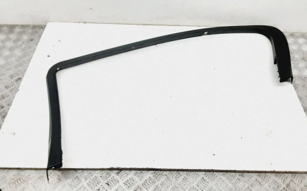 Tagaukse klaasi raam – BMW 7-seeria F01 F02 F03 F04 (2008-2016)