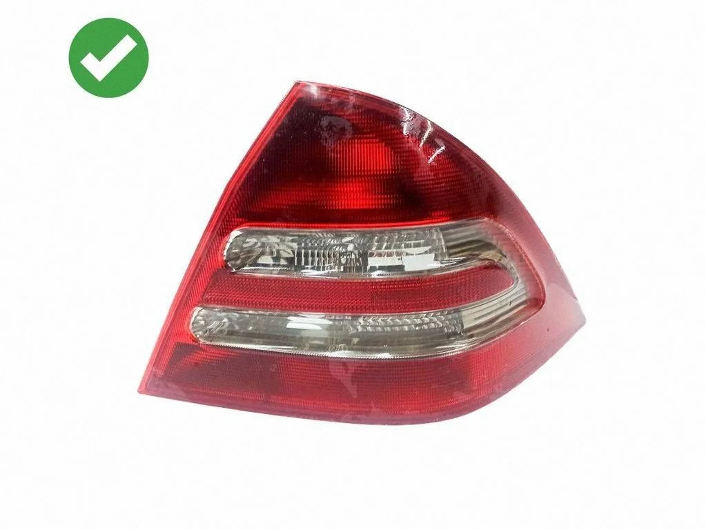Rear/tail lights – right