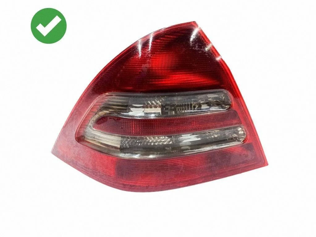 Rear/tail lights – left