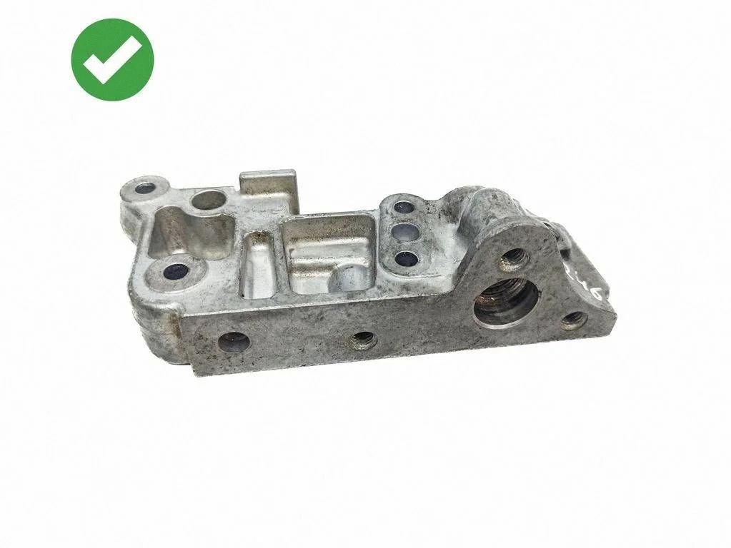 Engine mounting bracket A6512200607