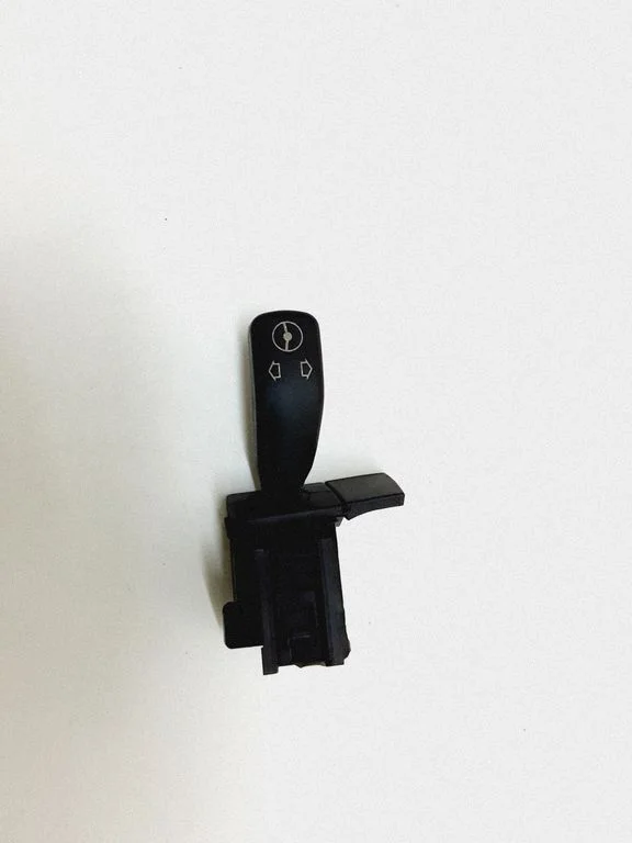Steering wheel adjustment switch 8373901