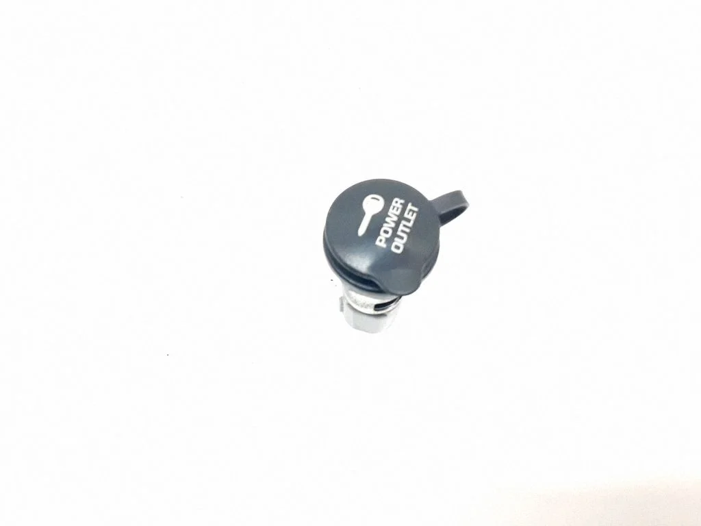12 V Socket (rear)