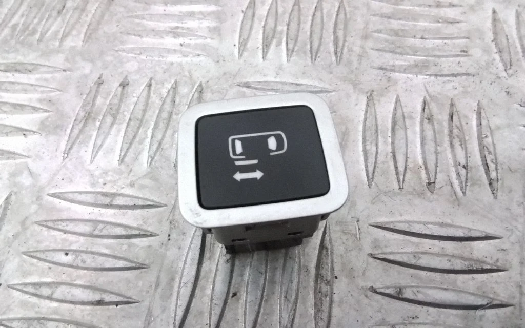 Electric sliding door switch – Chrysler Pacifica (2017-)