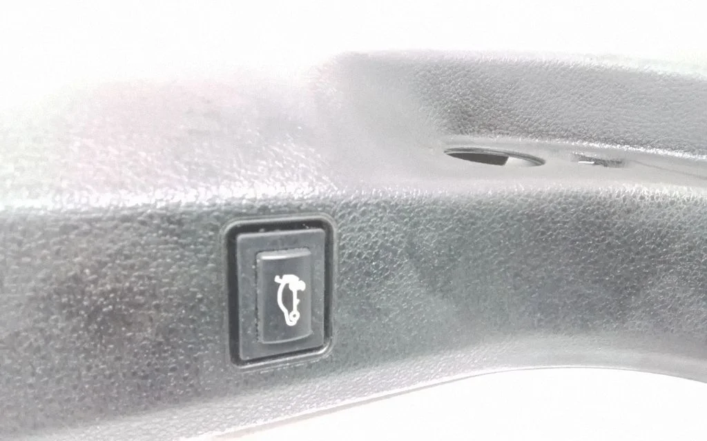 Tailgate opening switch – BMW 7 Series F01 F02 F03 F04 (2008-2016)
