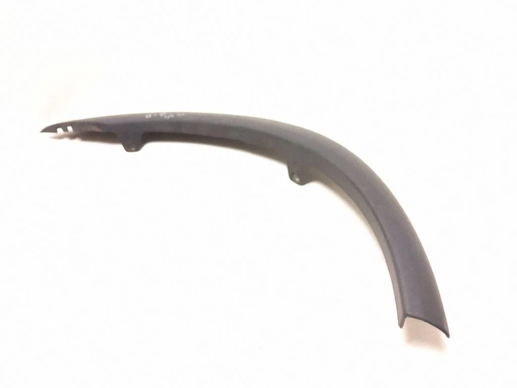 Rear fender molding trim – Volvo XC70 (2005-2007)