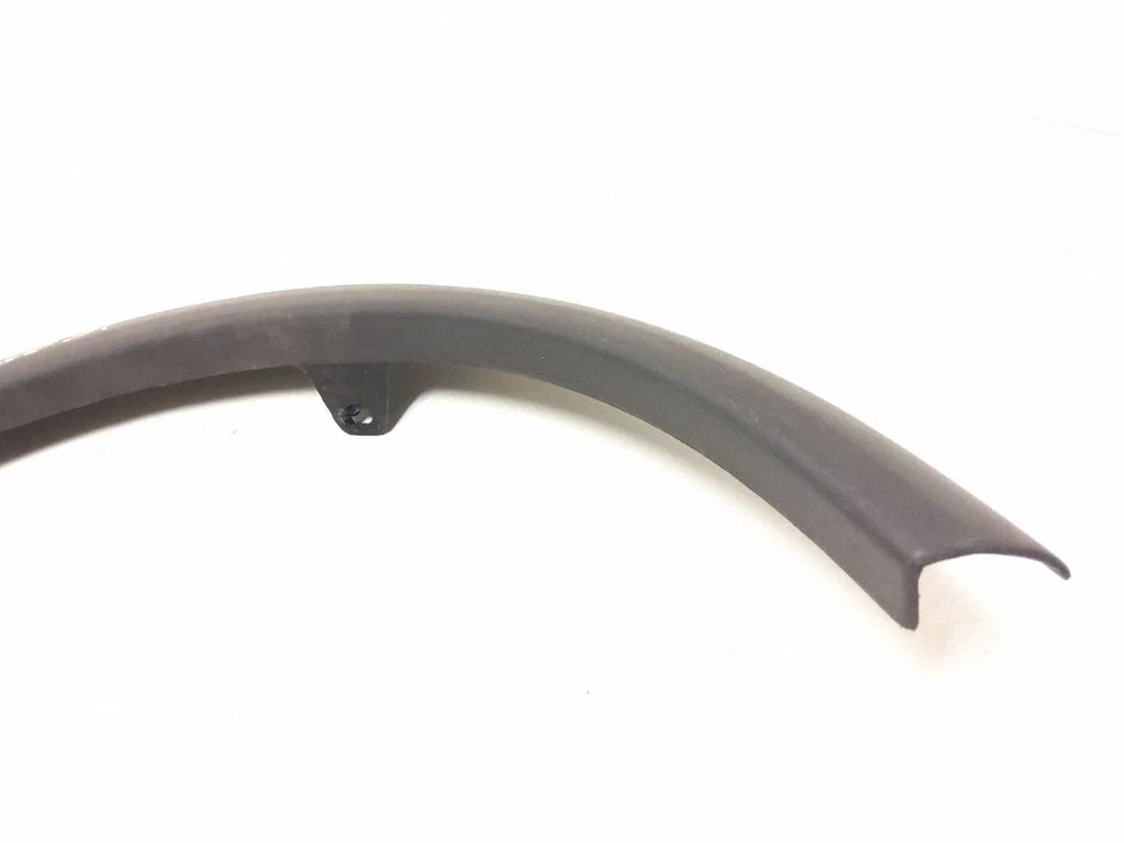 Rear fender molding trim – Volvo XC70 (2005-2007)