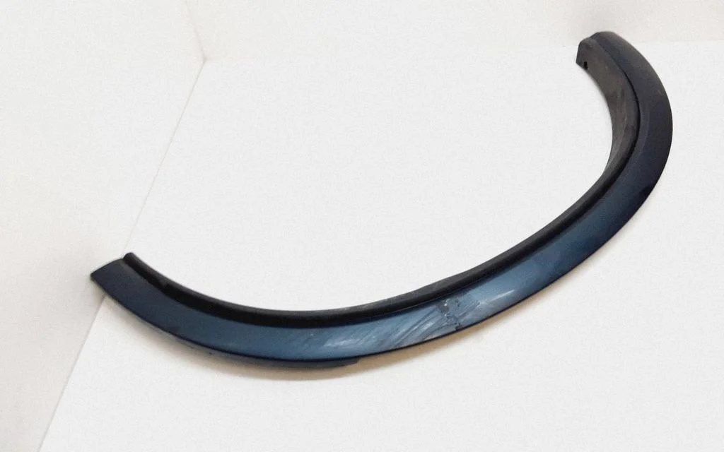 Rear fender molding trim 30779580
