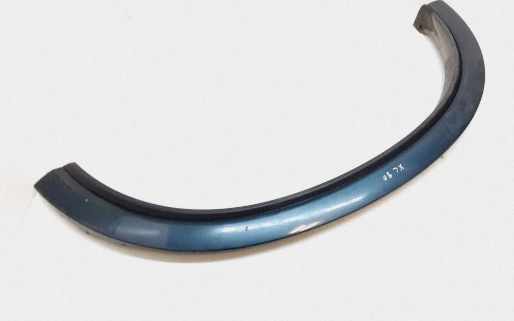 Rear fender molding trim 30779579