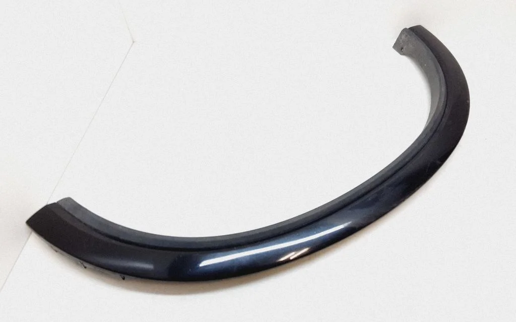 Rear fender molding trim 30779579