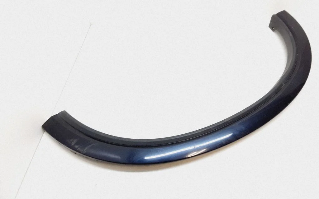Rear fender molding trim 30779579