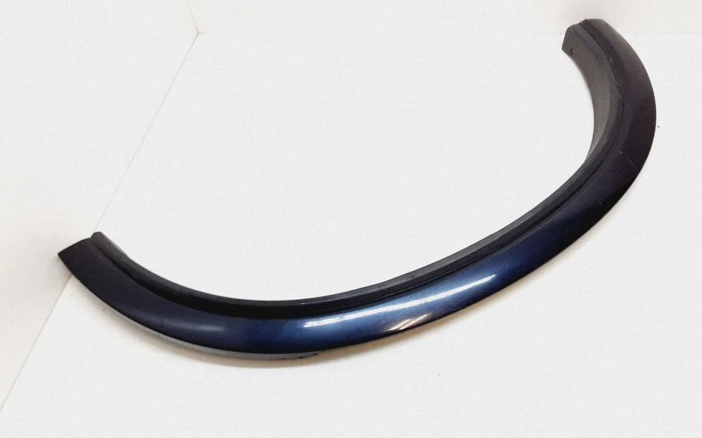 Rear fender molding trim 30779580
